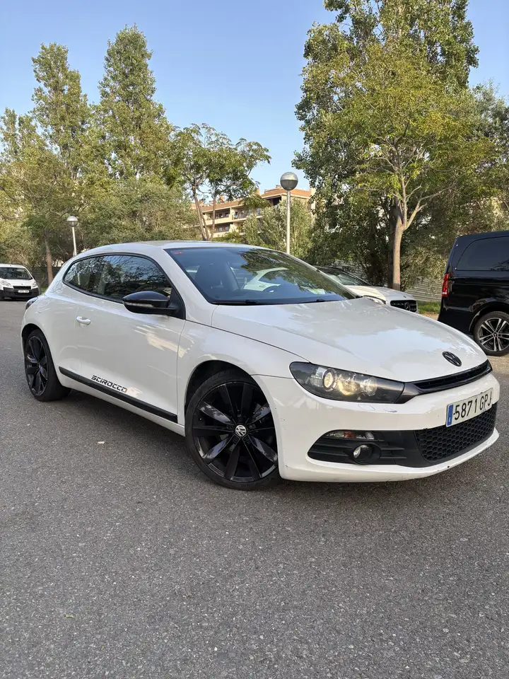 Volkswagen Scirocco 2.0TDI 170 — photo 1 of 9