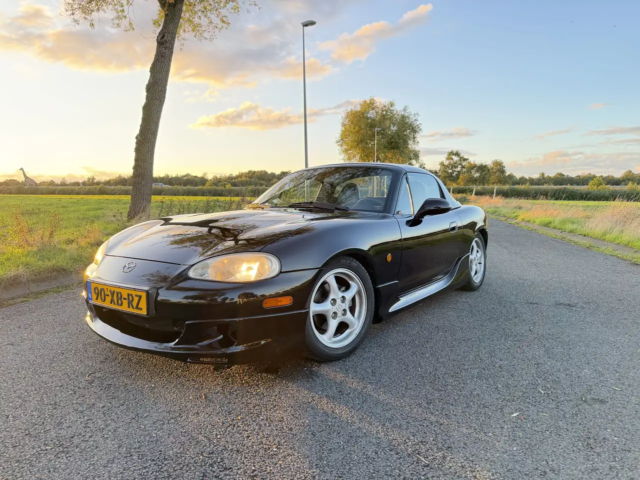 Mazda MX-5 1.6i NBFL Leder | Hardtop | Schroefset — photo 1 of 17
