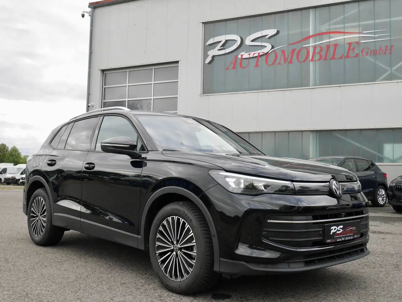 Volkswagen Tiguan 1.5 eTSI DSG "Goal" — photo 1 of 40