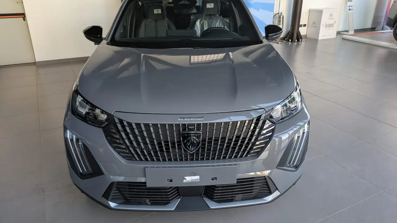 Peugeot 2008 2008 PureTech 100 S&S Allure — photo 1 of 15