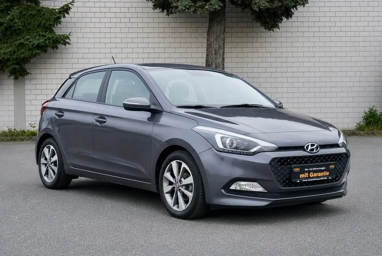 Hyundai i20 Style / Einparkhilfe/ SHZ/ LHZ — photo 1 of 19