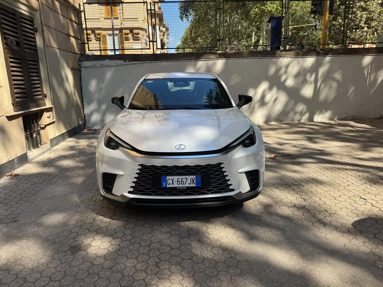 Lexus LBX LBX 1.5 hybrid Relax 2wd — photo 1 of 6