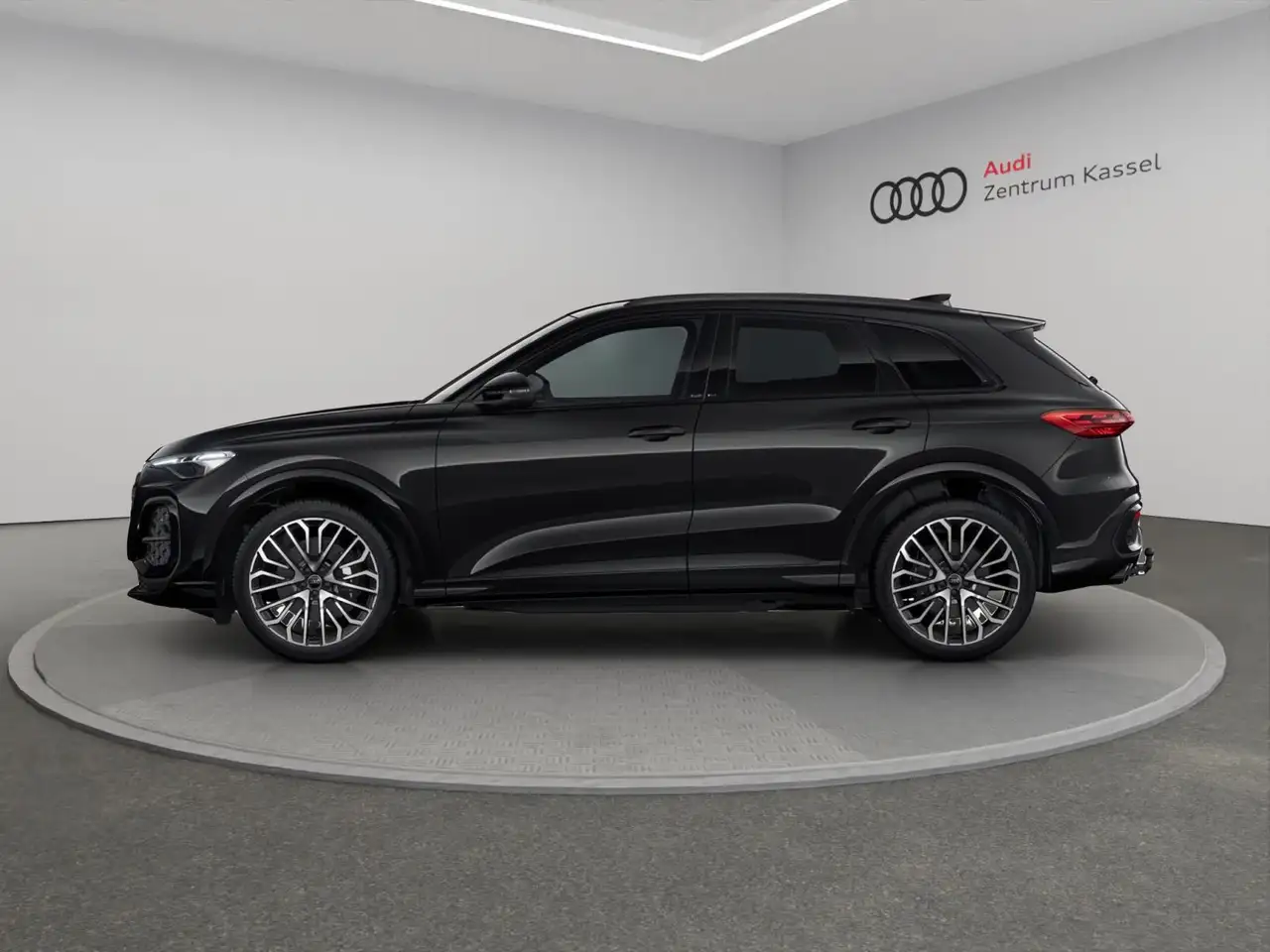 2026 Audi SQ5 SUV Matrix HuD B&O AHK Pano StandHZ 360°, photograph 3