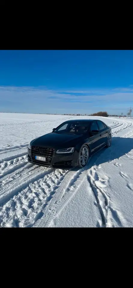 Audi S8 PLUS — photo 1 of 12