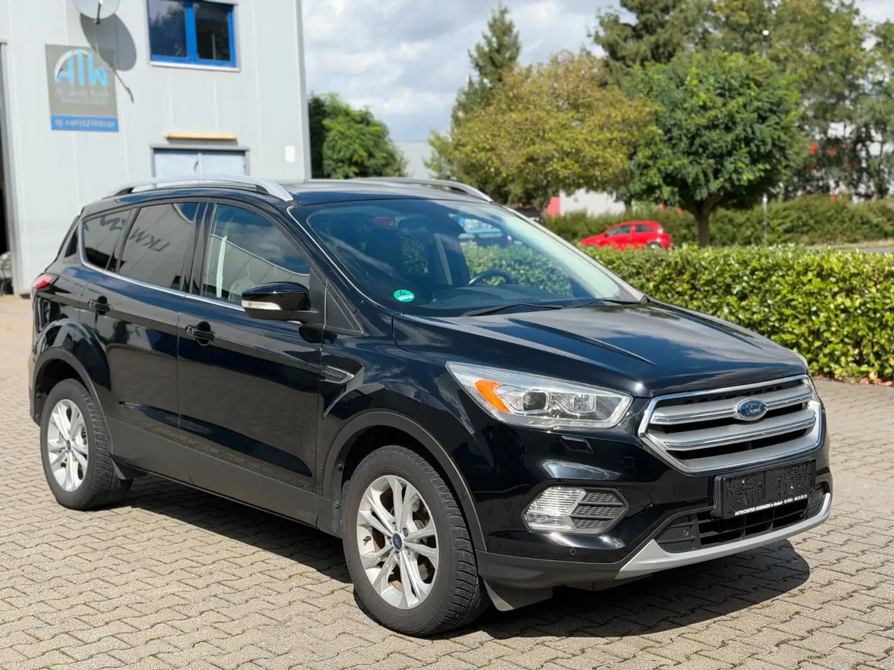 Ford Kuga Titanium *Keyless *Navi*Leder*Pano*BiXenon* — photo 1 of 15