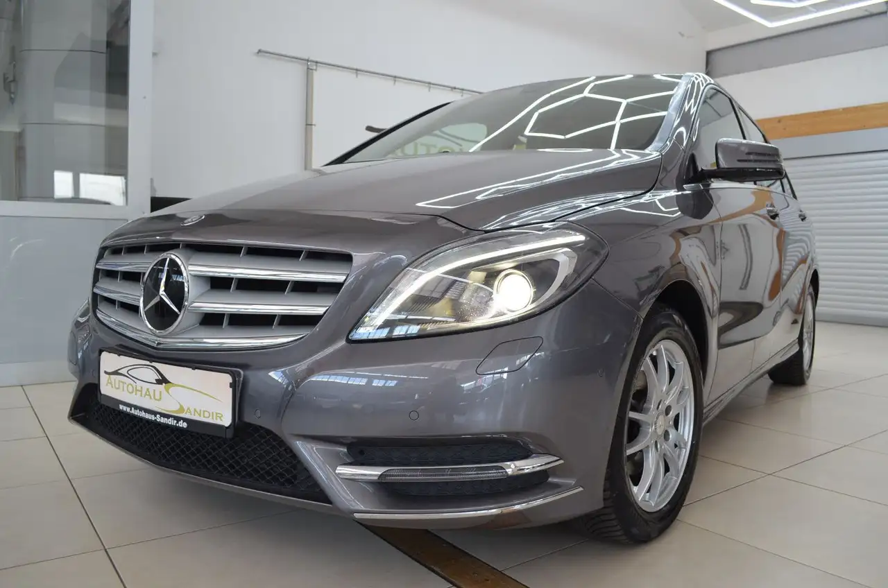 Mercedes-Benz B 180 ~ LED ~ XENON ~ NAVI ~MFL ~ APS — photo 1 of 21