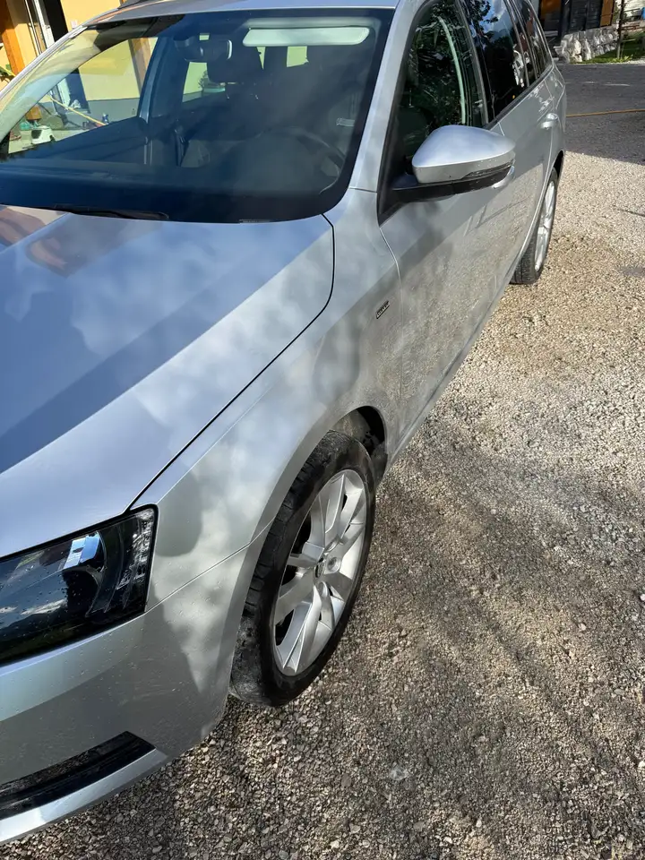 Skoda Octavia Octavia Combi 1,6 TDI Ambition Ambition — photo 1 of 16