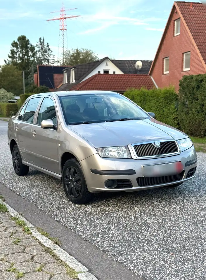 Skoda Fabia 1.4 Sedan TÜV neu bis 09/28 — photo 1 of 10