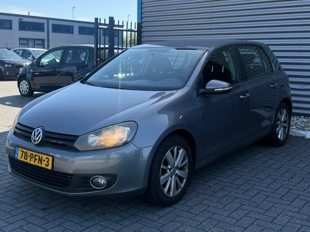 Volkswagen Golf 1.2 TSI Tour II BlueMotion — photo 1 of 22