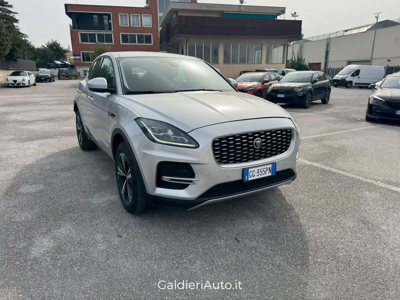 Jaguar E-Pace 2021 2.0d i4 mhev R-Dynamic SE awd 163cv auto — photo 1 of 15