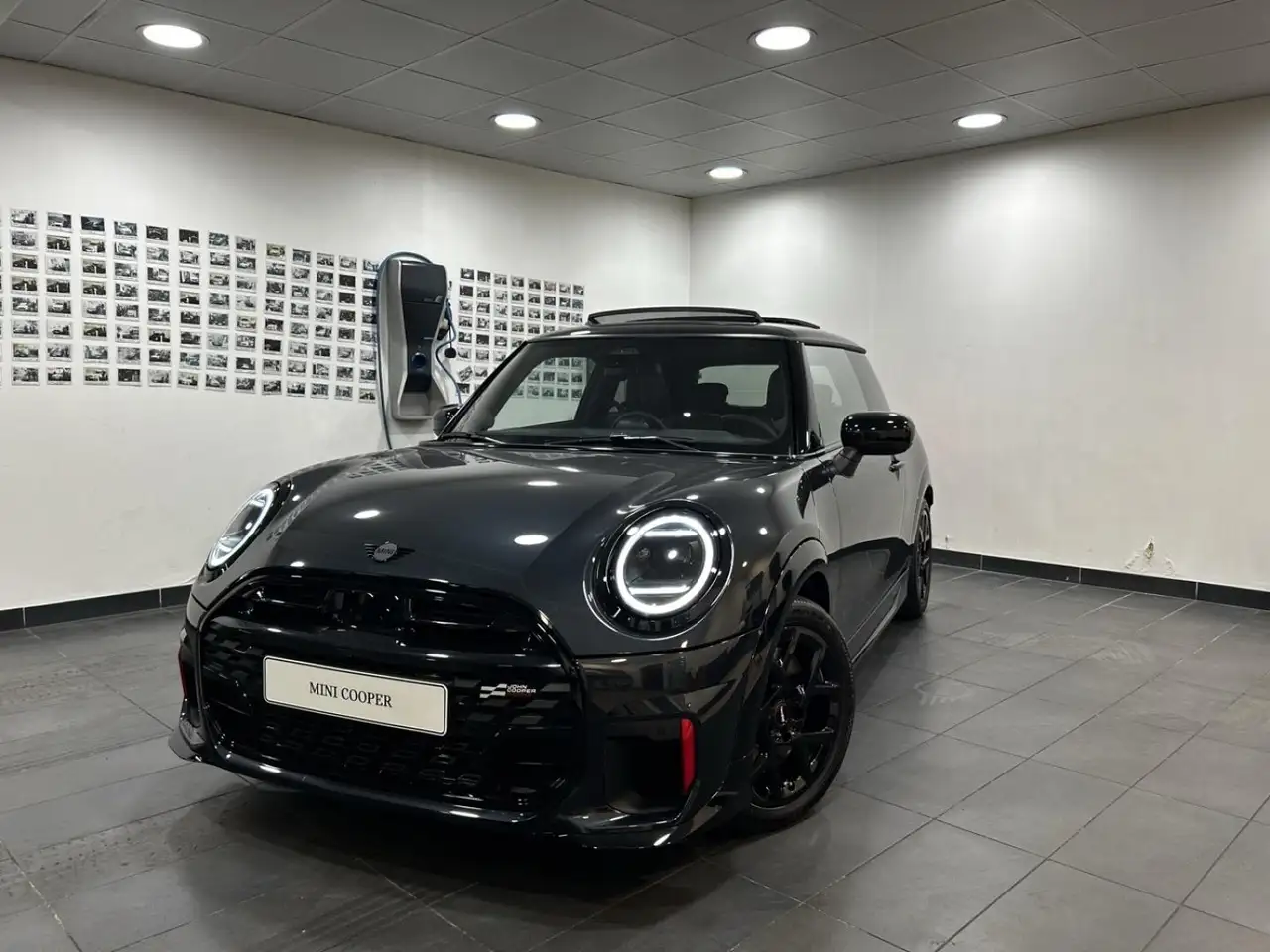 MINI Cooper JCW 231ch JCW DKG7 — photo 1 of 20