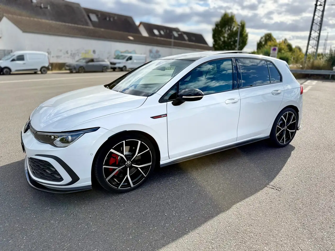 Volkswagen Golf GTI Golf 2.0 TSI OPF DSG GTI — photo 1 of 15