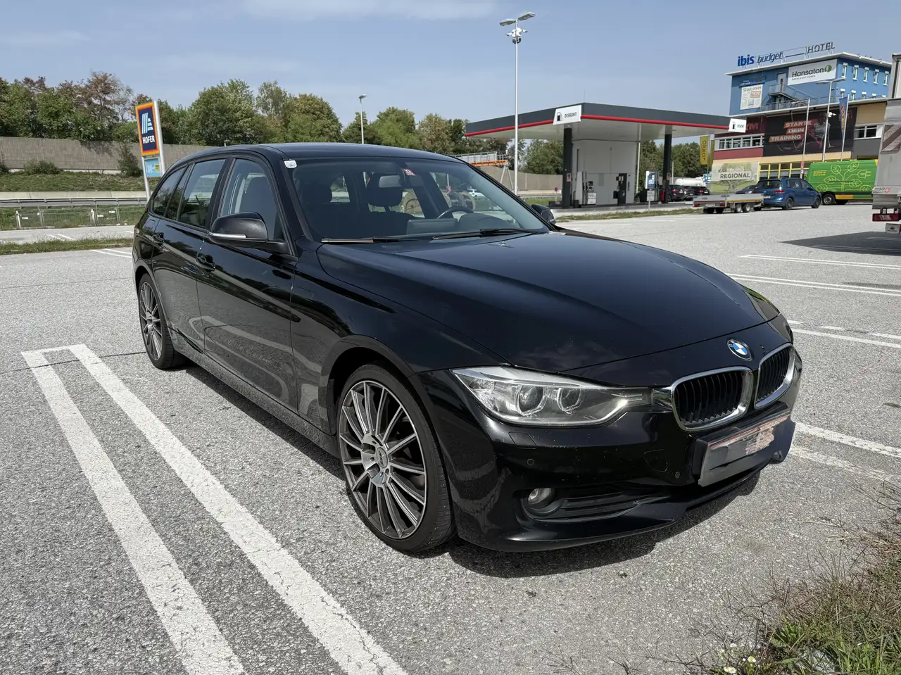BMW 318 318d Touring — photo 1 of 20