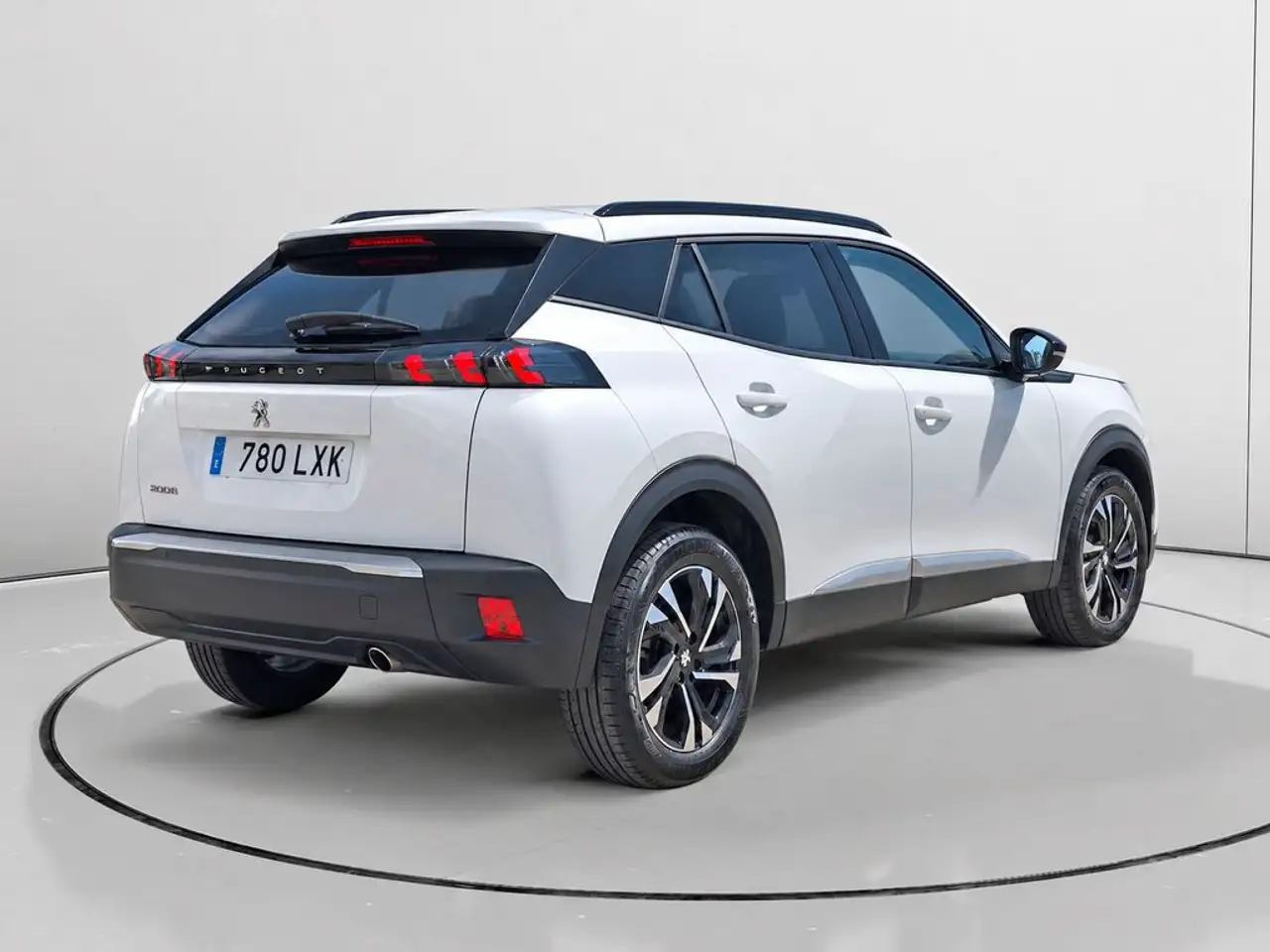 2022 Peugeot 2008 1.5BlueHDi S&S Allure 110, photograph 3