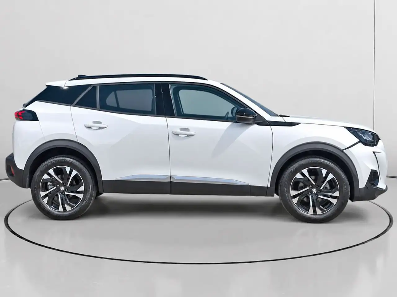 2022 Peugeot 2008 1.5BlueHDi S&S Allure 110, photograph 2