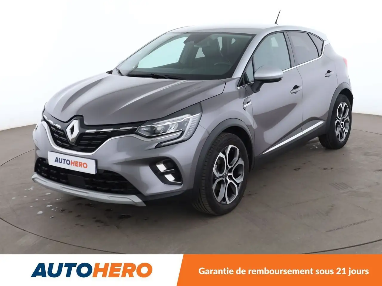 Renault Captur 1.0 TCe Intens — photo 1 of 31