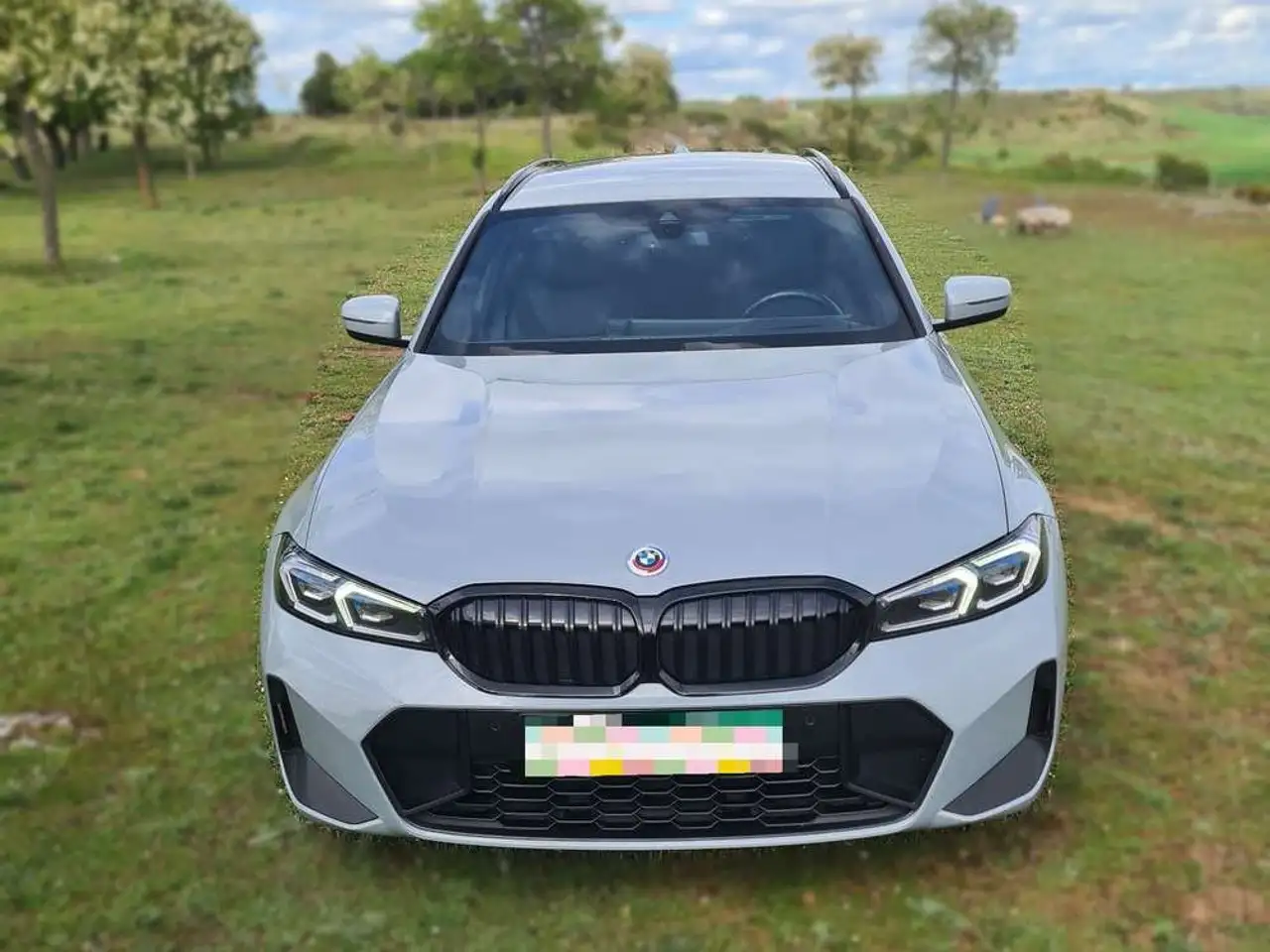 BMW 320 320d Auto.Touring — photo 1 of 40