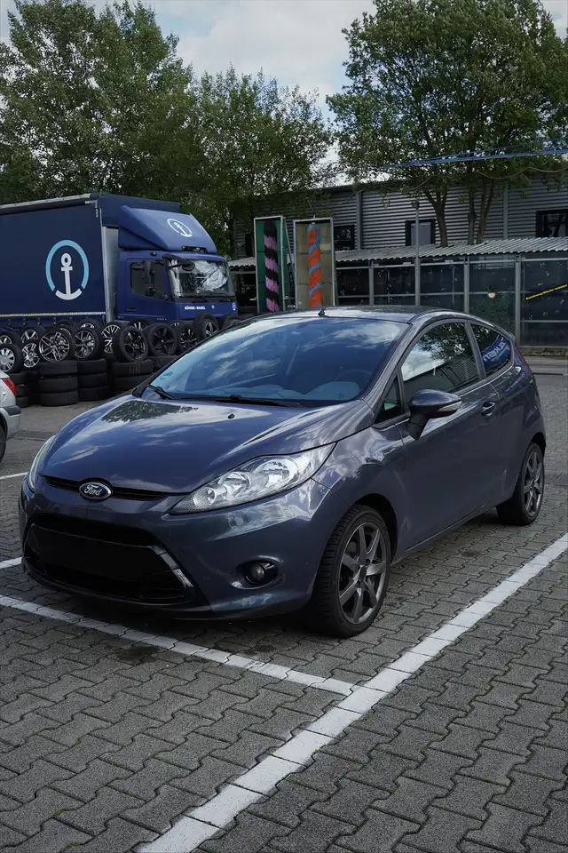 Ford Fiesta 1.25 Trend — photo 1 of 15