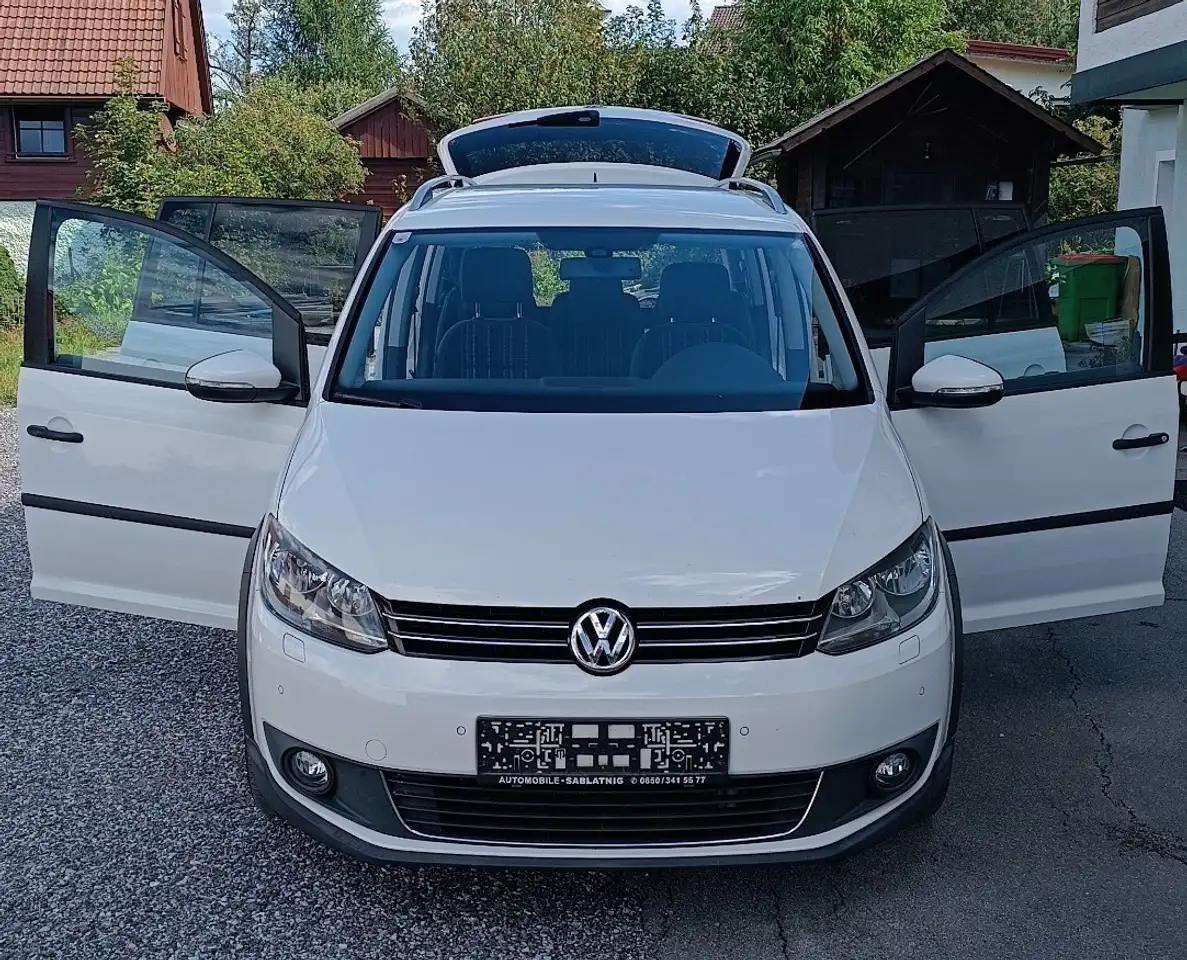 Volkswagen Touran 1.6 TDI DPF Comfortline — photo 1 of 18