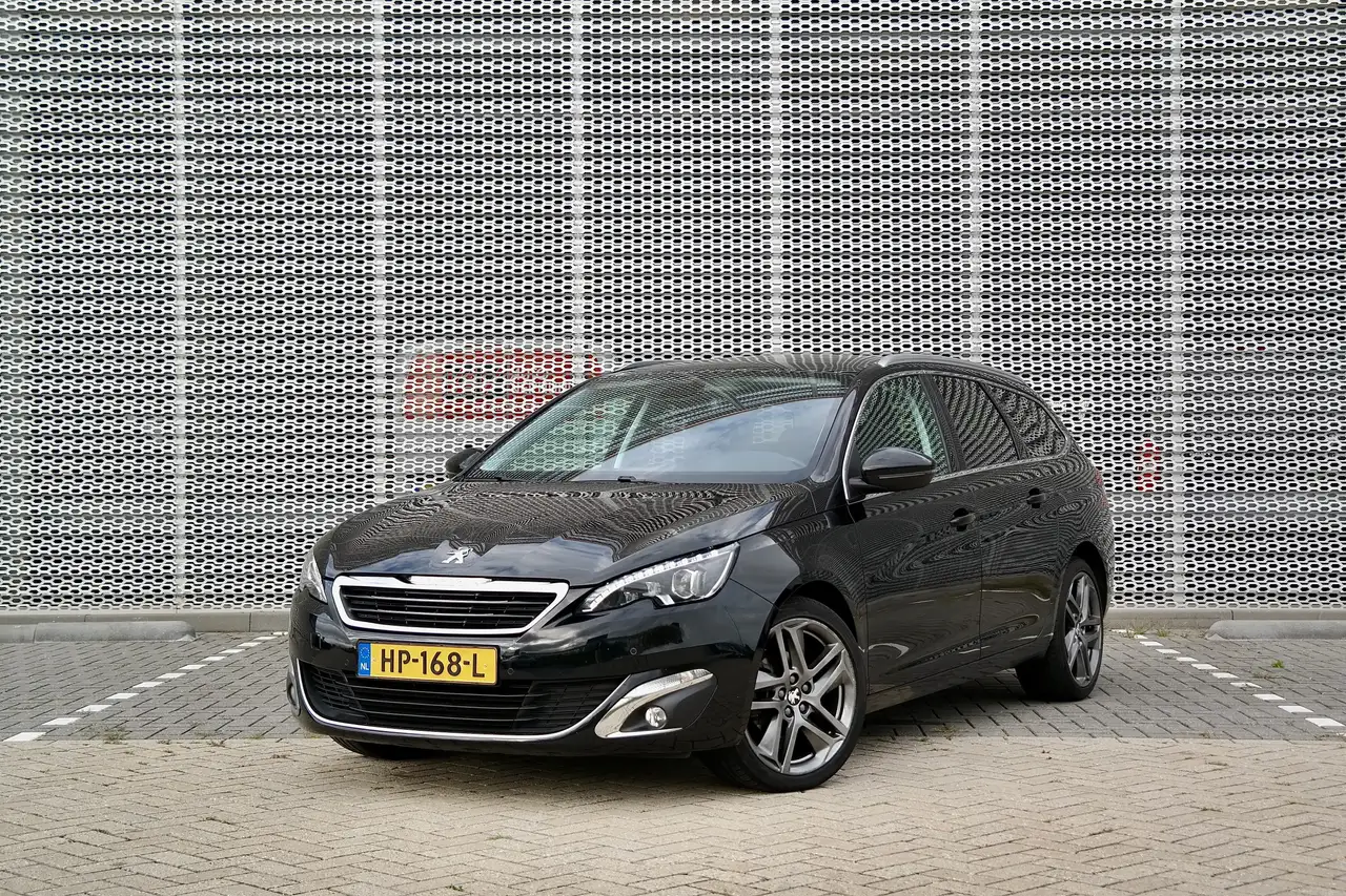 Peugeot 308 1.2 PureTech Blue Lease Premium | CarPlay | Camera — photo 1 of 16