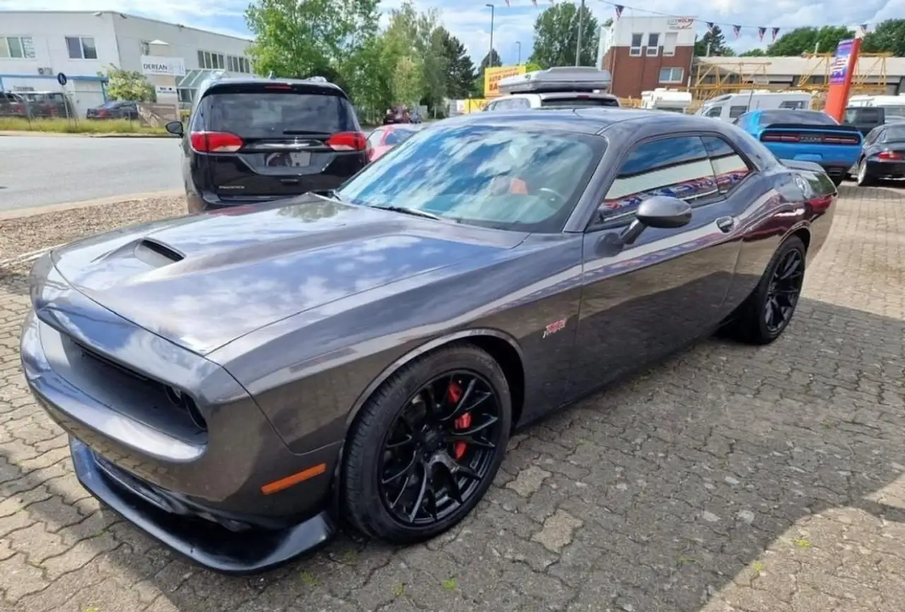Dodge Challenger SRT 392 6.4 V8 HEMI — photo 1 of 10