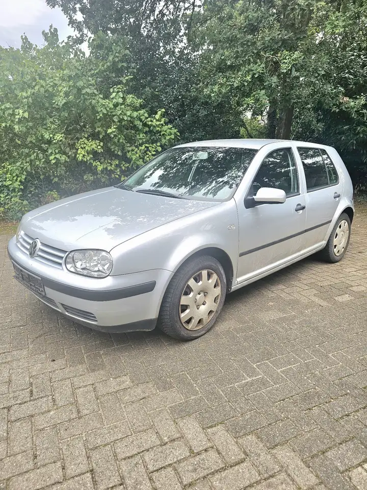 Volkswagen Golf 1.4 Edition — photo 1 of 15
