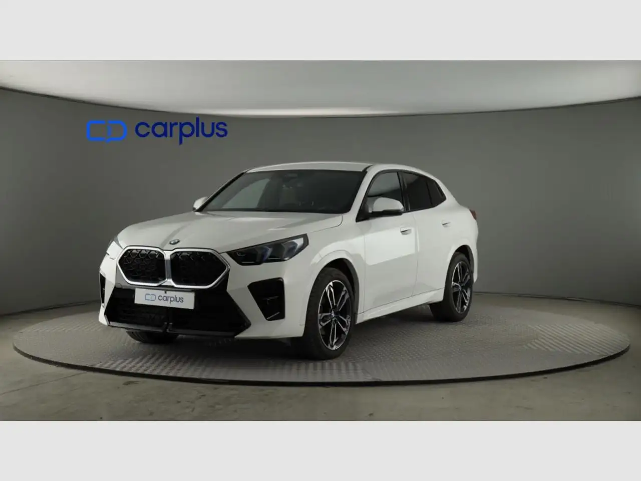 BMW X2 sDrive 20dA — photo 1 of 40