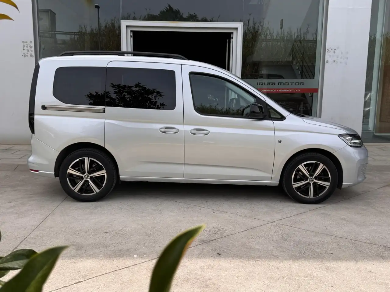 Volkswagen Caddy 2.0TDI Outdoor DSG 90KW — photo 1 of 25