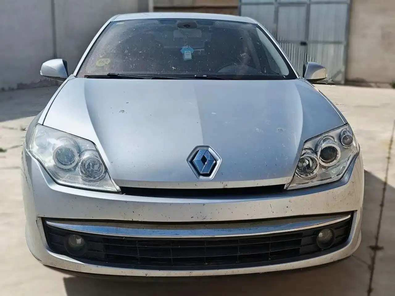 Renault Laguna Expression TomTom dCi 130cv — photo 1 of 16