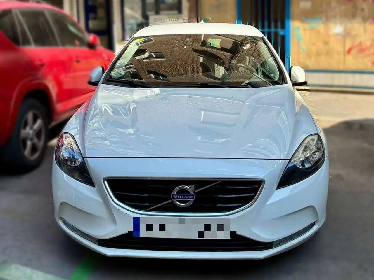 Volvo V40 1.6 D2 Momentum — photo 1 of 22