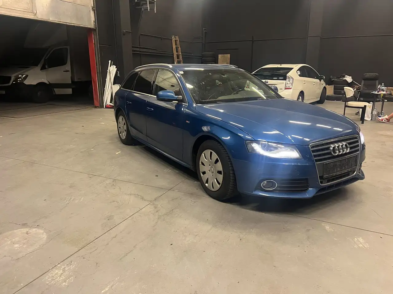 Audi A4 Avant 1,8 TFSI — photo 1 of 7