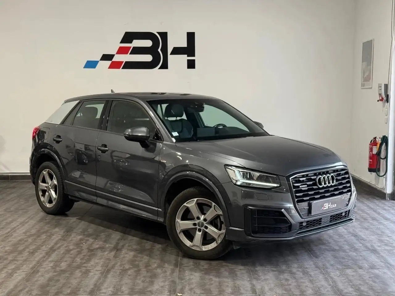 Audi Q2 2.0 TFSI 190 S-LINE QUATTRO S-TRONIC / GRIS DAYTONA /CARPLAY / SUIVI COMPLET/ GARANTIE — photo 1 of 28