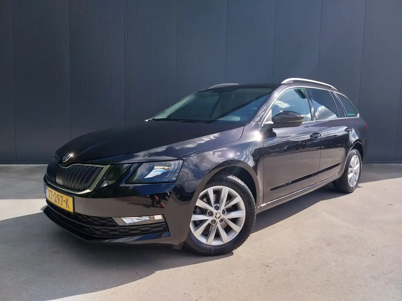 Skoda Octavia Combi 1.0 TSI Greentech Ambition NAVI CRUISE ECC T — photo 1 of 33