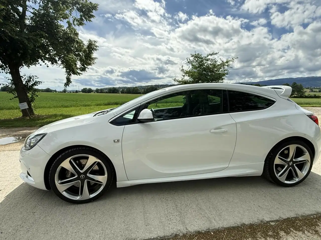 Opel Astra 1.6 Twinport Cosmo Easytronic — photo 1 of 11