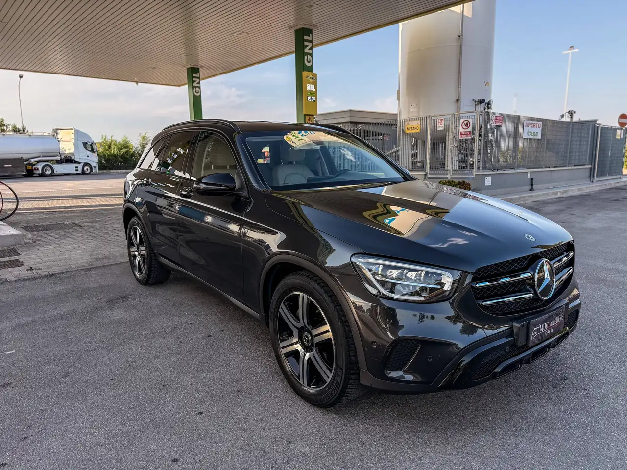 Mercedes-Benz GLC 300 dPlus 4matic auto TOTAL BLACK — photo 1 of 15