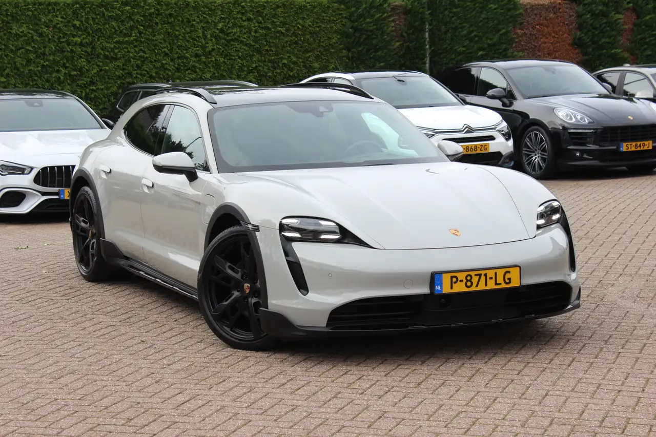 Porsche Taycan Cross Turismo 4S 93 kWh / SoH 93,1% / Panoramadak — photo 1 of 37