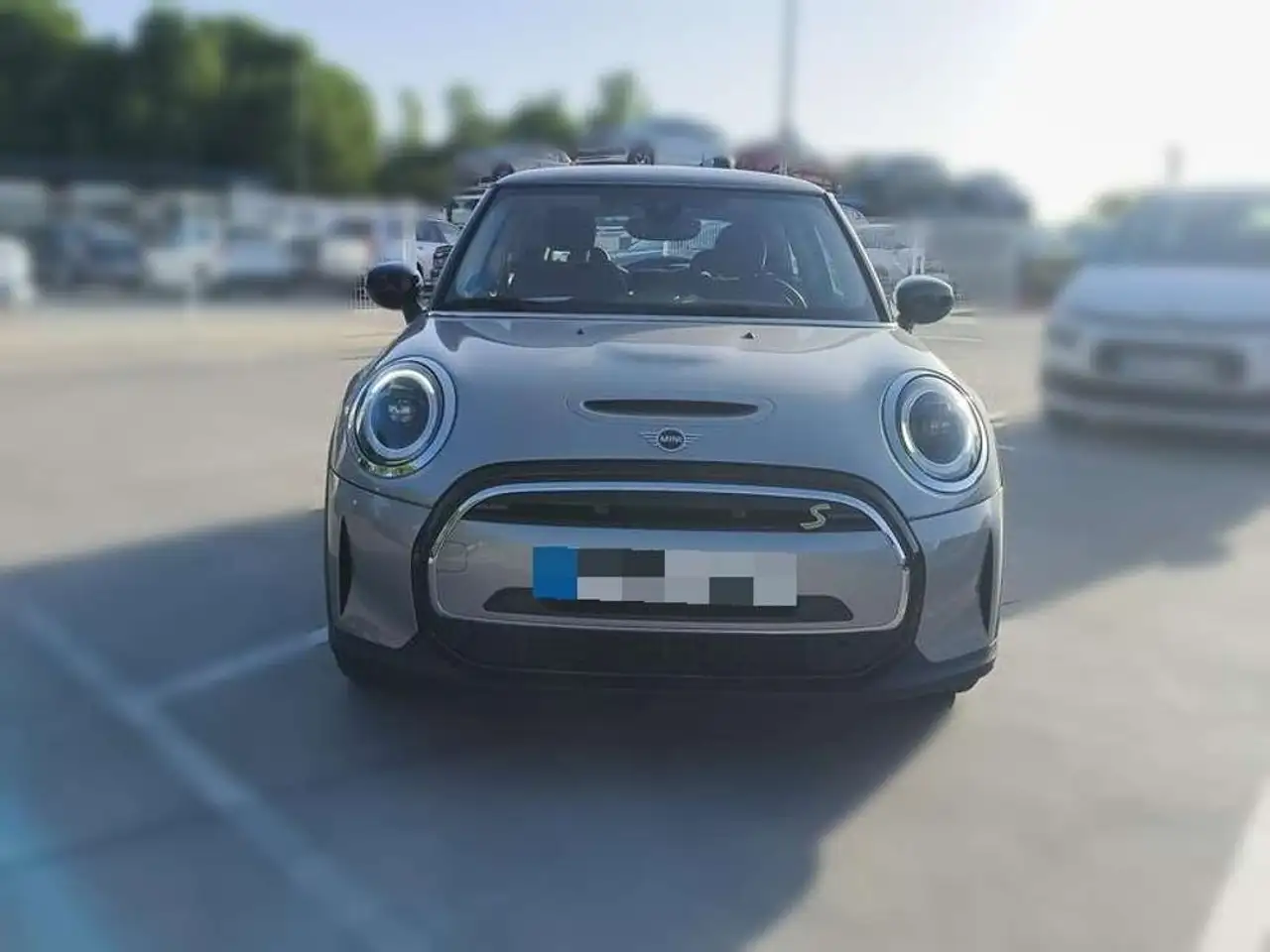 MINI Cooper SE — photo 1 of 23