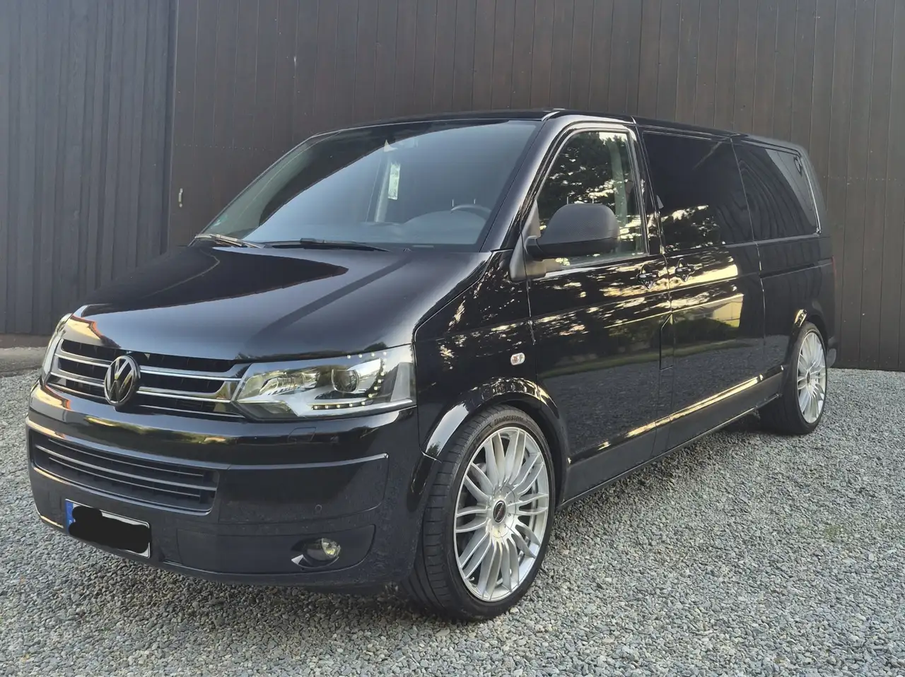 Volkswagen T5 Caravelle LR Comfortline 2,0 BMT TDI 4motion D-PF — photo 1 of 15