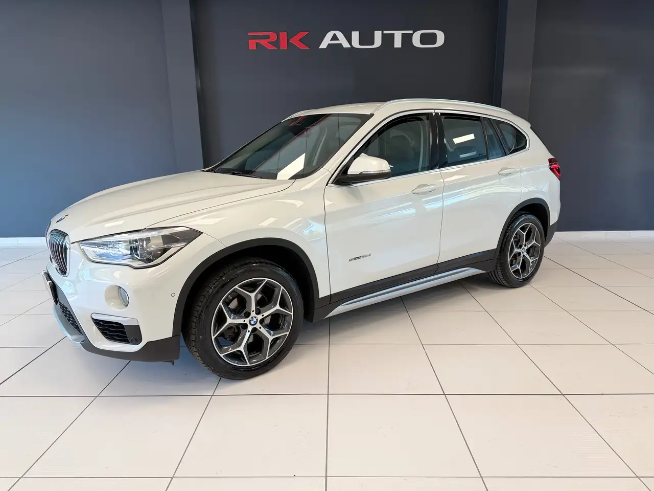 BMW X1 X1 F48 sdrive16d xLine — photo 1 of 15