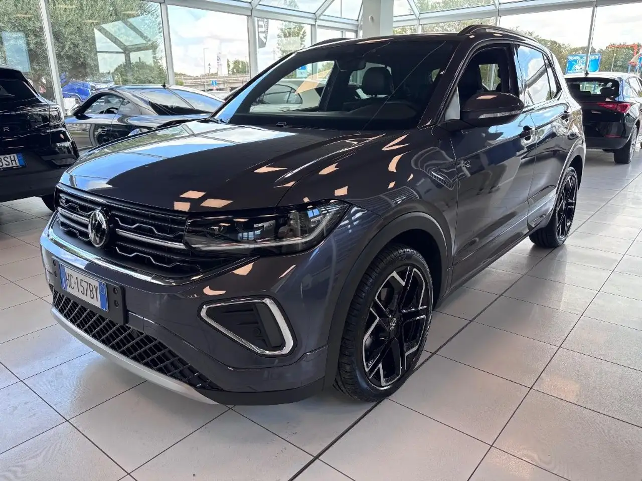 Volkswagen T-Cross 1.0 TSI 115 CV R-Line Plus — photo 1 of 15