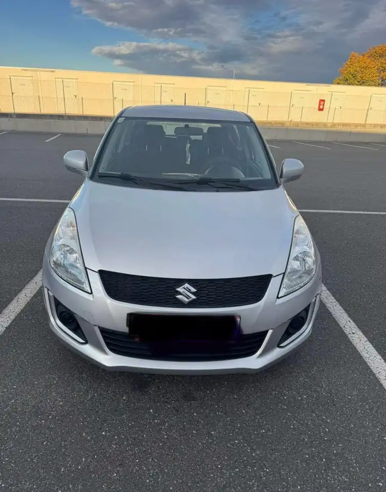 Suzuki Swift 1.2 — photo 1 of 8