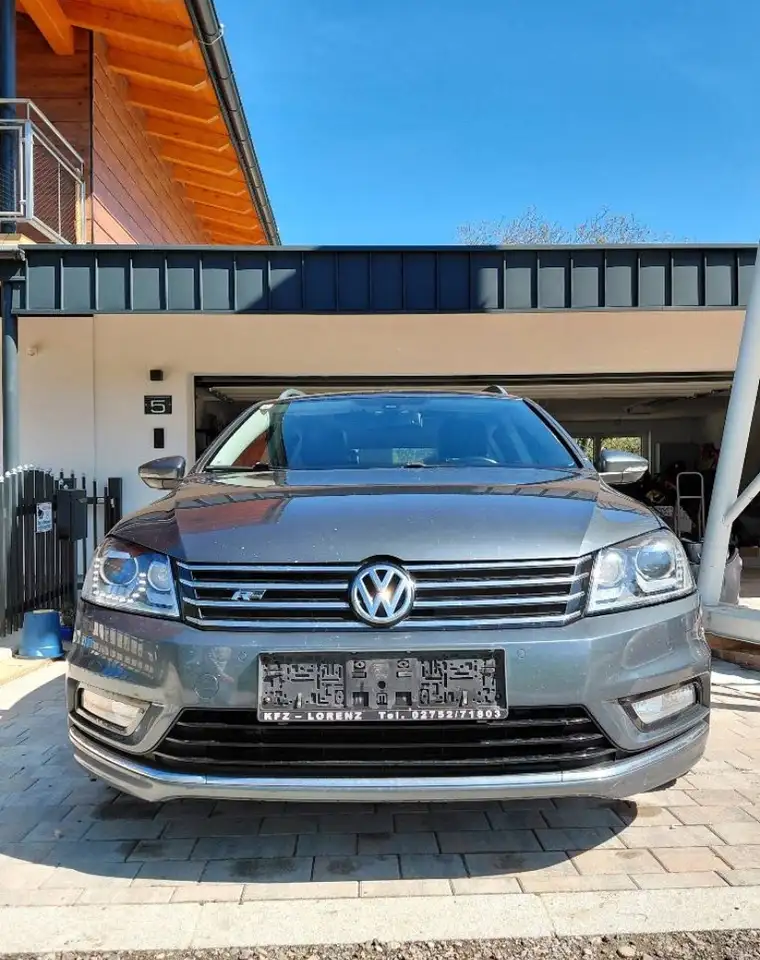 Volkswagen Passat Variant Sky BMT TDI 4Motion DSG — photo 1 of 14