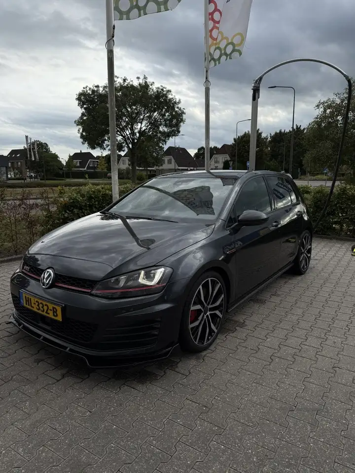 Volkswagen Golf GTI Performance BlueMotion DSG — photo 1 of 11