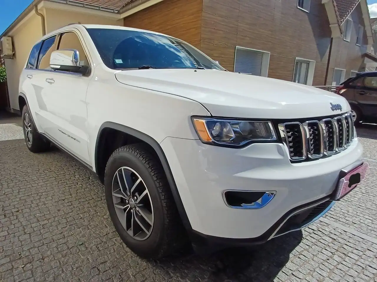 2017 Jeep Grand Cherokee Grand Cherokee 3.6L V6 286 Overland A, photograph 9