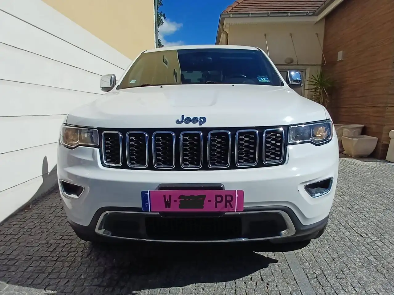 Jeep Grand Cherokee Grand Cherokee 3.6L V6 286 Overland A — photo 1 of 24