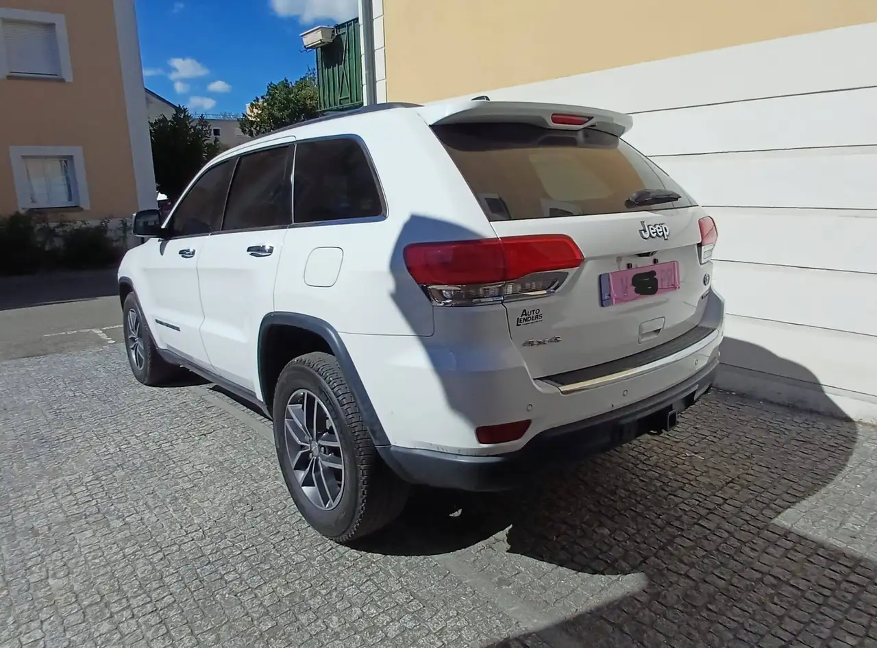 2017 Jeep Grand Cherokee Grand Cherokee 3.6L V6 286 Overland A, photograph 6