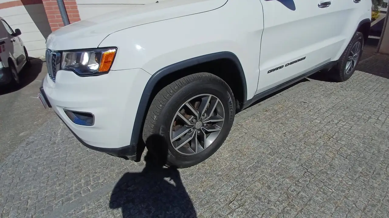 2017 Jeep Grand Cherokee Grand Cherokee 3.6L V6 286 Overland A, photograph 11