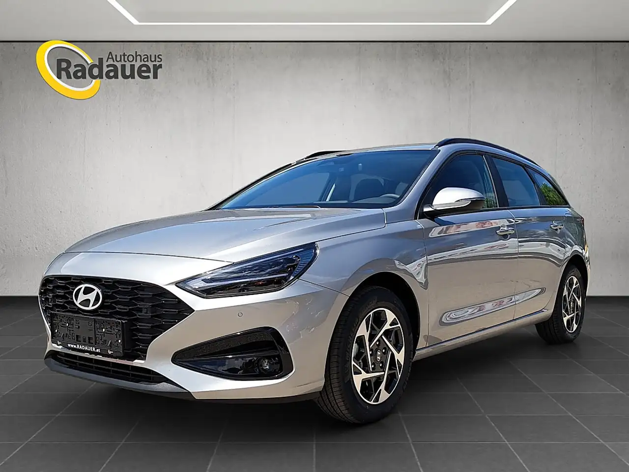 Hyundai i30 Kombi 1,6 TGDI Go! DCT — photo 1 of 17