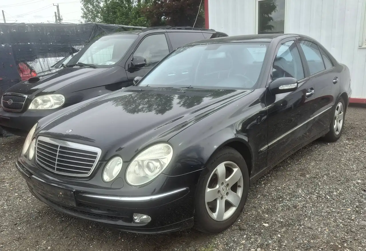 Mercedes-Benz E 240 E-Klasse Avantgarde / Motor Läuft unruhig Für den Export — photo 1 of 5