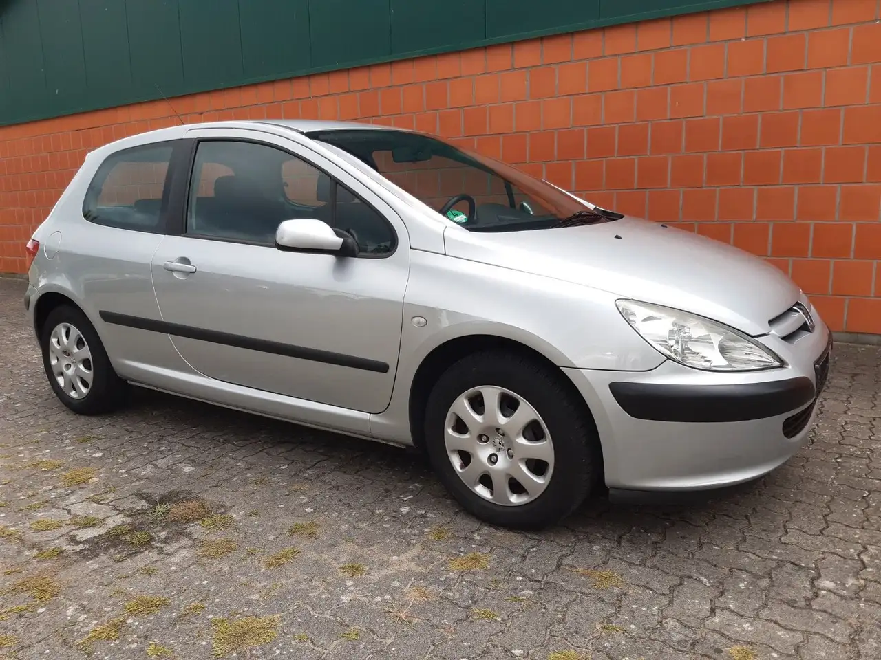 Peugeot 307 - 1,4 Klima - 1.Hand sehr gepflegt — photo 1 of 15